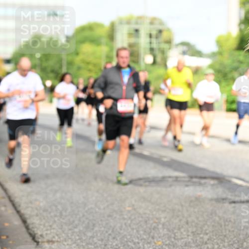 06.09.2026 - CURREX Alsterlauf Dr. Thomas Lammeyer http://msf.ph/oto/10137129 06.09.2026 10:02:33 Laufen 3 meine-sportfotos.de