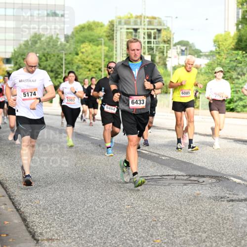 06.09.2026 - CURREX Alsterlauf Dr. Thomas Lammeyer http://msf.ph/oto/10137132 06.09.2026 10:02:34 Laufen 017, 5174, 6085, 2762, 434, 276, 5303, 6433, 6464 meine-sportfotos.de