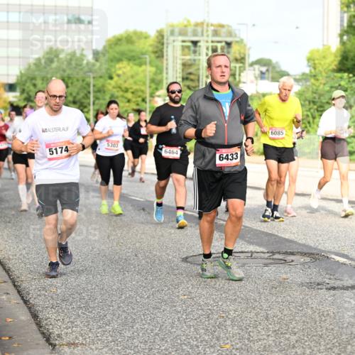 06.09.2026 - CURREX Alsterlauf Dr. Thomas Lammeyer http://msf.ph/oto/10137136 06.09.2026 10:02:34 Laufen 5303, 5174, 6464, 6433, 6085, 2762 meine-sportfotos.de