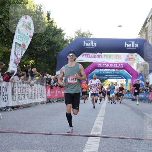 06.09.2026 - CURREX Alsterlauf Yannick Fuchs http://msf.ph/oto/10137154 06.09.2026 09:45:15 Ziel 2449, 2489, 3767, 3873, 4331, 5254, 5266, 5272, 5341, 5352, 5770, 8020 meine-sportfotos.de