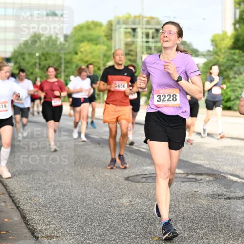 06.09.2026 - CURREX Alsterlauf Dr. Thomas Lammeyer http://msf.ph/oto/10137172 06.09.2026 10:02:38 Laufen 4819, 3656, 3228, 5303 meine-sportfotos.de