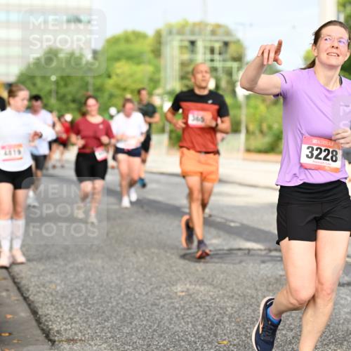 06.09.2026 - CURREX Alsterlauf Dr. Thomas Lammeyer http://msf.ph/oto/10137176 06.09.2026 10:02:38 Laufen 3228 meine-sportfotos.de