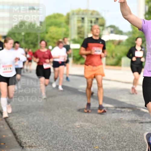 06.09.2026 - CURREX Alsterlauf Dr. Thomas Lammeyer http://msf.ph/oto/10137178 06.09.2026 10:02:38 Laufen 3228 meine-sportfotos.de