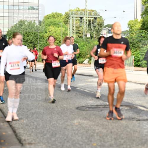 06.09.2026 - CURREX Alsterlauf Dr. Thomas Lammeyer http://msf.ph/oto/10137183 06.09.2026 10:02:39 Laufen 8017, 6271, 3656 meine-sportfotos.de