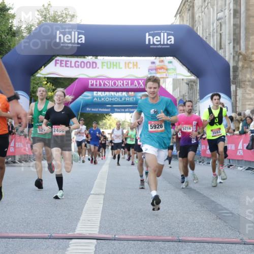 06.09.2026 - CURREX Alsterlauf Yannick Fuchs http://msf.ph/oto/10137269 06.09.2026 09:45:20 Ziel 2449, 2498, 3211, 3593, 4586, 4891, 5216, 5254, 5352, 5887, 5926, 6476, 8020, 8341 meine-sportfotos.de