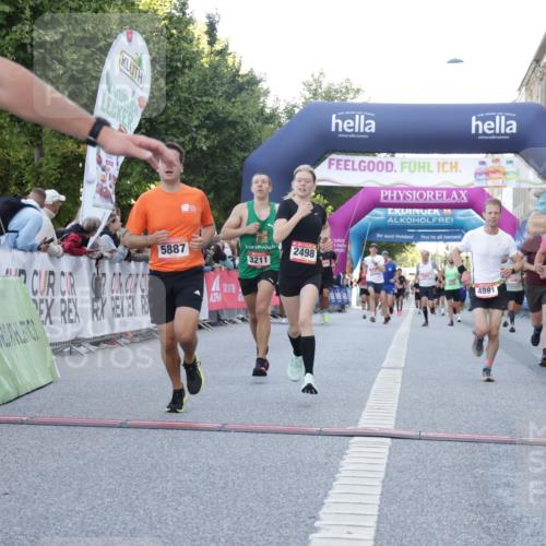 06.09.2026 - CURREX Alsterlauf Yannick Fuchs http://msf.ph/oto/10137308 06.09.2026 09:45:21 Ziel 2449, 2498, 3211, 3593, 4586, 4891, 5216, 5254, 5352, 5887, 5926, 6476, 8020, 8341 meine-sportfotos.de