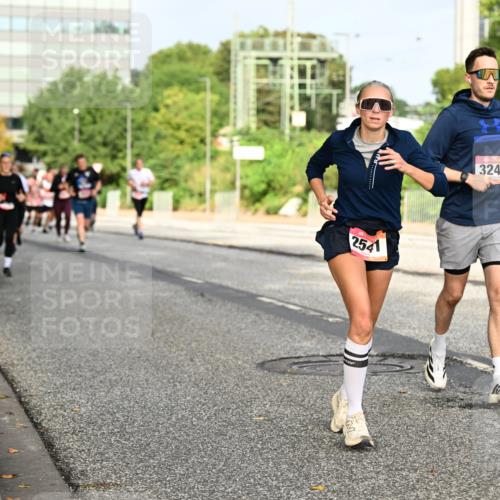 06.09.2026 - CURREX Alsterlauf Dr. Thomas Lammeyer http://msf.ph/oto/10137347 06.09.2026 10:02:55 Laufen 2541, 3247, 3130 meine-sportfotos.de