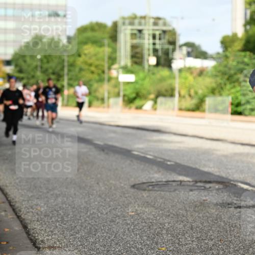06.09.2026 - CURREX Alsterlauf Dr. Thomas Lammeyer http://msf.ph/oto/10137357 06.09.2026 10:02:56 Laufen 2541 meine-sportfotos.de