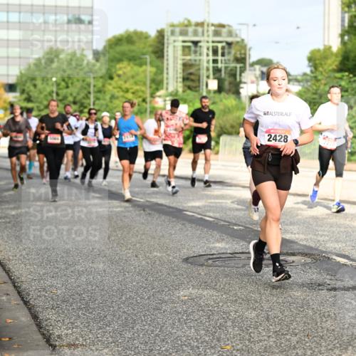 06.09.2026 - CURREX Alsterlauf Dr. Thomas Lammeyer http://msf.ph/oto/10137420 06.09.2026 10:03:03 Laufen 2428 meine-sportfotos.de