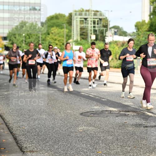 06.09.2026 - CURREX Alsterlauf Dr. Thomas Lammeyer http://msf.ph/oto/10137430 06.09.2026 10:03:04 Laufen 5167, 2934, 2963 meine-sportfotos.de