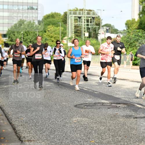 06.09.2026 - CURREX Alsterlauf Dr. Thomas Lammeyer http://msf.ph/oto/10137442 06.09.2026 10:03:05 Laufen 2532, 2533, 3073, 5069, 3376, 1306, 2934, 5951, 5167 meine-sportfotos.de