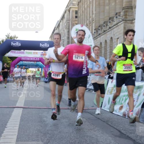06.09.2026 - CURREX Alsterlauf Yannick Fuchs http://msf.ph/oto/10137446 06.09.2026 09:45:23 Ziel 2111, 2170, 2406, 2498, 3211, 3593, 4586, 4891, 5216, 5254, 5352, 5699, 5887, 5926, 6476, 8341 meine-sportfotos.de