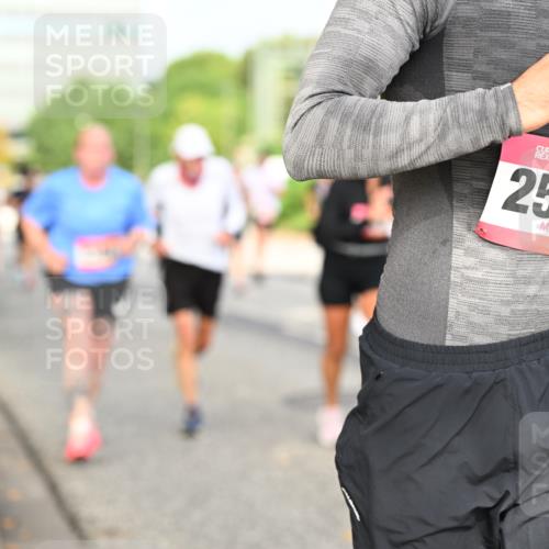 06.09.2026 - CURREX Alsterlauf Dr. Thomas Lammeyer http://msf.ph/oto/10137500 06.09.2026 10:03:10 Laufen 2532 meine-sportfotos.de