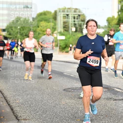 06.09.2026 - CURREX Alsterlauf Dr. Thomas Lammeyer http://msf.ph/oto/10137560 06.09.2026 10:03:17 Laufen 2459 meine-sportfotos.de