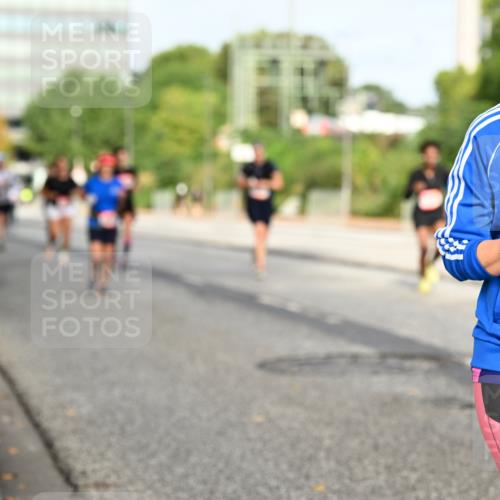 06.09.2026 - CURREX Alsterlauf Dr. Thomas Lammeyer http://msf.ph/oto/10137692 06.09.2026 10:03:31 Laufen 5261 meine-sportfotos.de