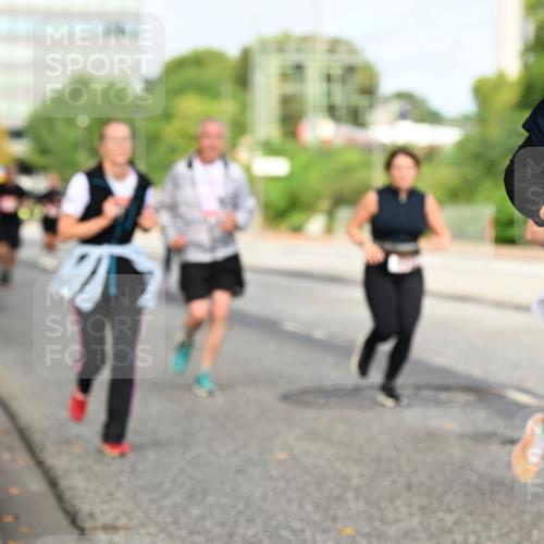 06.09.2026 - CURREX Alsterlauf Dr. Thomas Lammeyer http://msf.ph/oto/10137761 06.09.2026 10:03:39 Laufen 63 meine-sportfotos.de