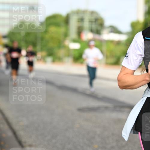 06.09.2026 - CURREX Alsterlauf Dr. Thomas Lammeyer http://msf.ph/oto/10137785 06.09.2026 10:03:41 Laufen 3 meine-sportfotos.de