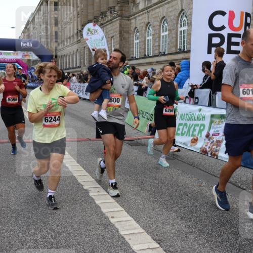 06.09.2026 - CURREX Alsterlauf Strokosch-Dieckow http://msf.ph/oto/10137827 06.09.2026 09:59:49 Ziel 2269, 2660, 2676, 3119, 3120, 3414, 4042, 4209, 4323, 4324, 4498, 4889, 4916, 5055, 5056, 5154, 5229, 5497, 5800, 6017, 6148, 6244, 6268, 8082 meine-sportfotos.de