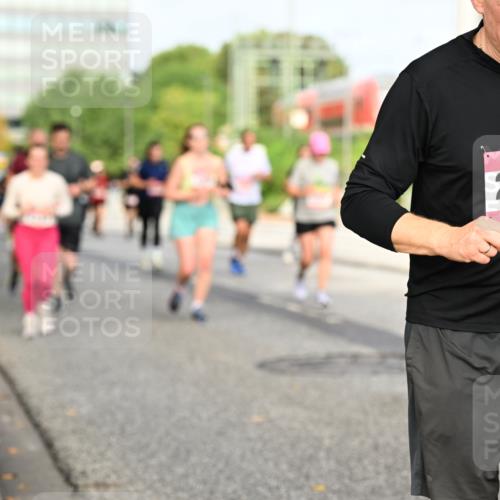 06.09.2026 - CURREX Alsterlauf Dr. Thomas Lammeyer http://msf.ph/oto/10137876 06.09.2026 10:03:54 Laufen 2155 meine-sportfotos.de