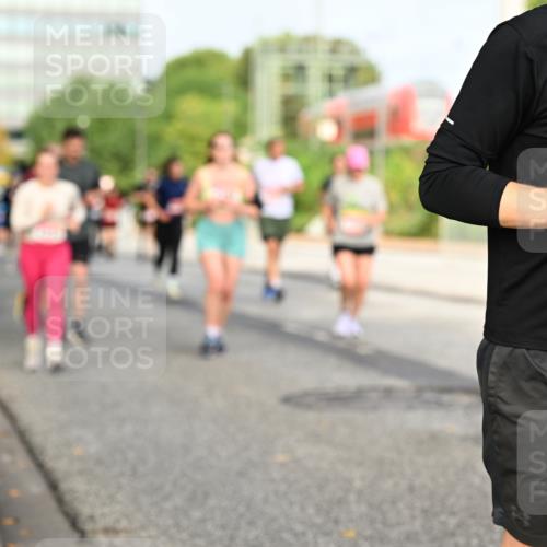06.09.2026 - CURREX Alsterlauf Dr. Thomas Lammeyer http://msf.ph/oto/10137877 06.09.2026 10:03:54 Laufen 2155 meine-sportfotos.de