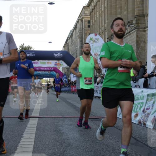 06.09.2026 - CURREX Alsterlauf Yannick Fuchs http://msf.ph/oto/10137878 06.09.2026 09:45:29 Ziel 2101, 2111, 2170, 2406, 2498, 3146, 3211, 3259, 3593, 3615, 4141, 4581, 4586, 4891, 5216, 5699, 5805, 5887, 5926, 5988, 6476, 8341 meine-sportfotos.de