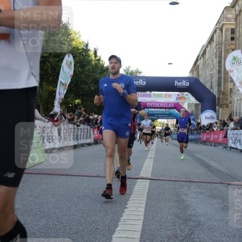 06.09.2026 - CURREX Alsterlauf Yannick Fuchs http://msf.ph/oto/10137926 06.09.2026 09:45:30 Ziel 2101, 2111, 2170, 2406, 2498, 3146, 3211, 3259, 3593, 3615, 4141, 4581, 4586, 4891, 5216, 5699, 5805, 5988, 6450, 8341 meine-sportfotos.de