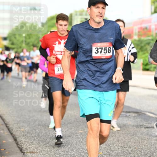 06.09.2026 - CURREX Alsterlauf Dr. Thomas Lammeyer http://msf.ph/oto/10137984 06.09.2026 10:04:04 Laufen 31, 3758, 3757 meine-sportfotos.de
