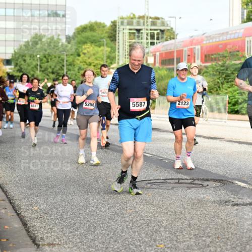 06.09.2026 - CURREX Alsterlauf Dr. Thomas Lammeyer http://msf.ph/oto/10138014 06.09.2026 10:04:07 Laufen 5256, 2491, 4841, 265, 5587, 2123, 6382 meine-sportfotos.de