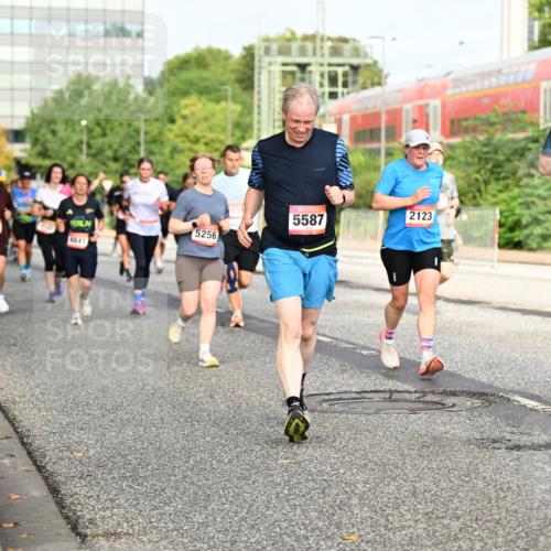 06.09.2026 - CURREX Alsterlauf Dr. Thomas Lammeyer http://msf.ph/oto/10138016 06.09.2026 10:04:07 Laufen 2123, 5587, 2401, 5256, 4841, 382 meine-sportfotos.de