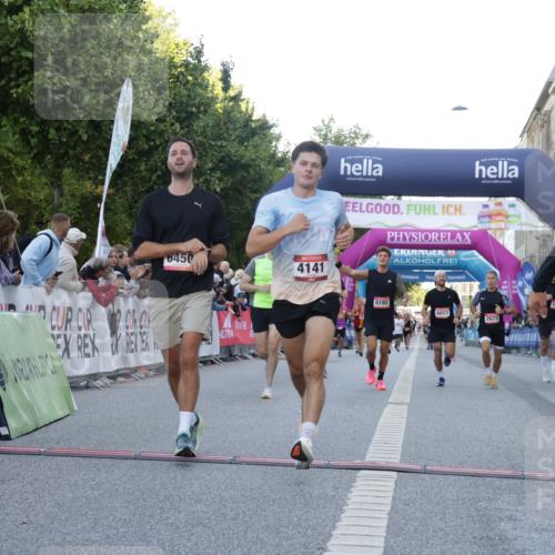 06.09.2026 - CURREX Alsterlauf Yannick Fuchs http://msf.ph/oto/10138102 06.09.2026 09:45:33 Ziel 2101, 2111, 2170, 2406, 2615, 2673, 3146, 3149, 3259, 3615, 4141, 4581, 5699, 5805, 5988, 6013, 6450, 8192 meine-sportfotos.de