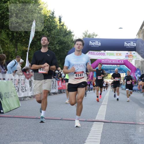 06.09.2026 - CURREX Alsterlauf Yannick Fuchs http://msf.ph/oto/10138117 06.09.2026 09:45:34 Ziel 2101, 2111, 2170, 2406, 2615, 2673, 3146, 3149, 3259, 3615, 4141, 4581, 5699, 5805, 5988, 6013, 6450, 8192 meine-sportfotos.de