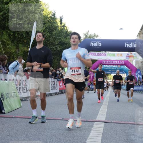 06.09.2026 - CURREX Alsterlauf Yannick Fuchs http://msf.ph/oto/10138137 06.09.2026 09:45:34 Ziel 2101, 2111, 2170, 2406, 2615, 2673, 3146, 3149, 3259, 3615, 4141, 4581, 5699, 5805, 5988, 6013, 6450, 8192 meine-sportfotos.de