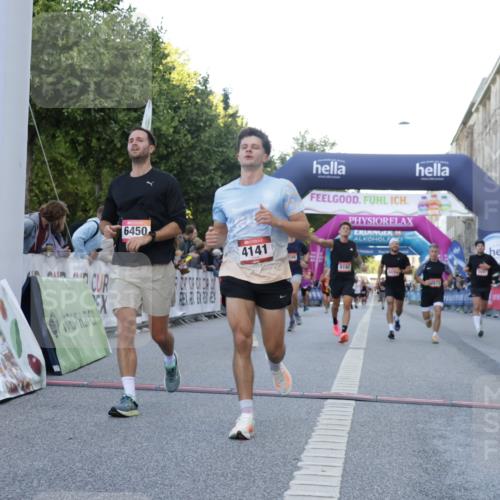 06.09.2026 - CURREX Alsterlauf Yannick Fuchs http://msf.ph/oto/10138153 06.09.2026 09:45:34 Ziel 2101, 2111, 2170, 2406, 2615, 2673, 3146, 3149, 3259, 3615, 4141, 4581, 5699, 5805, 5988, 6013, 6450, 8192 meine-sportfotos.de