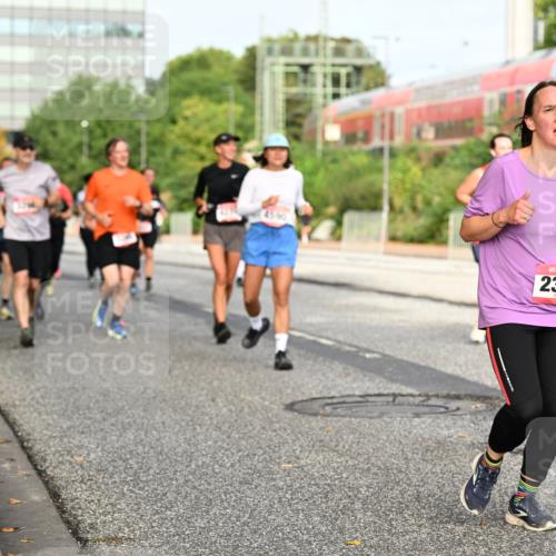 06.09.2026 - CURREX Alsterlauf Dr. Thomas Lammeyer http://msf.ph/oto/10138181 06.09.2026 10:04:22 Laufen 4590, 2390 meine-sportfotos.de