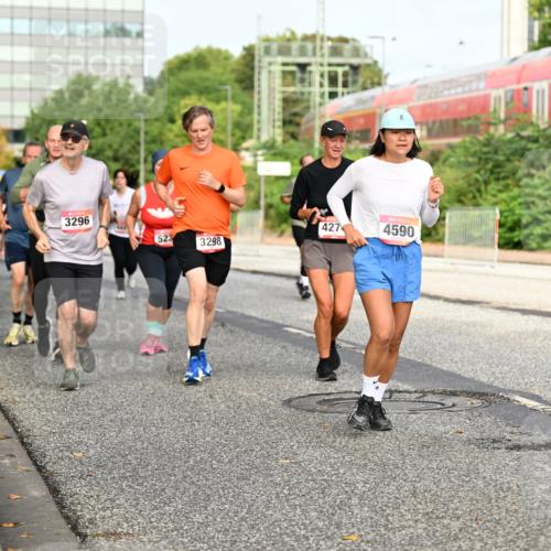 06.09.2026 - CURREX Alsterlauf Dr. Thomas Lammeyer http://msf.ph/oto/10138197 06.09.2026 10:04:24 Laufen 3296, 427, 4590, 523, 3298, 41 meine-sportfotos.de