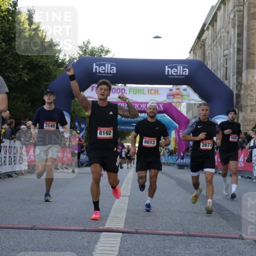 06.09.2026 - CURREX Alsterlauf Yannick Fuchs http://msf.ph/oto/10138258 06.09.2026 09:45:36 Ziel 2101, 2615, 2673, 3146, 3149, 3259, 3615, 4141, 4581, 5697, 5805, 5988, 6013, 6450, 8192 meine-sportfotos.de