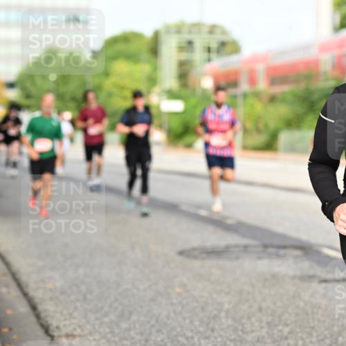 06.09.2026 - CURREX Alsterlauf Dr. Thomas Lammeyer http://msf.ph/oto/10138610 06.09.2026 10:05:04 Laufen 6296 meine-sportfotos.de