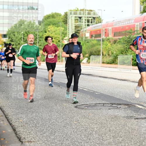 06.09.2026 - CURREX Alsterlauf Dr. Thomas Lammeyer http://msf.ph/oto/10138622 06.09.2026 10:05:06 Laufen 4125, 252, 4292 meine-sportfotos.de