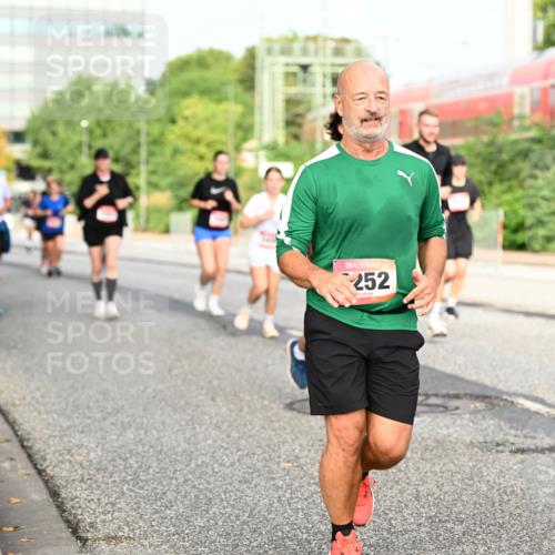 06.09.2026 - CURREX Alsterlauf Dr. Thomas Lammeyer http://msf.ph/oto/10138652 06.09.2026 10:05:08 Laufen 252 meine-sportfotos.de