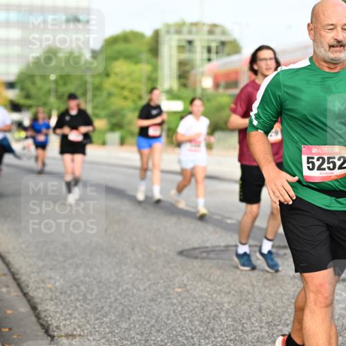 06.09.2026 - CURREX Alsterlauf Dr. Thomas Lammeyer http://msf.ph/oto/10138658 06.09.2026 10:05:09 Laufen 5252 meine-sportfotos.de
