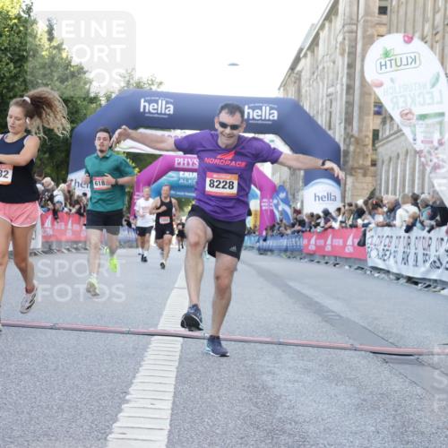 06.09.2026 - CURREX Alsterlauf Yannick Fuchs http://msf.ph/oto/10138659 06.09.2026 09:45:44 Ziel 2054, 2615, 2673, 3149, 3602, 4372, 4982, 5697, 6013, 6186, 6401, 6449, 8192, 8228 meine-sportfotos.de