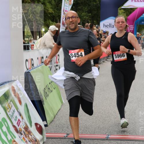 06.09.2026 - CURREX Alsterlauf Strokosch-Dieckow http://msf.ph/oto/10138889 06.09.2026 10:15:11 Ziel 2621, 2789, 2794, 2871, 2938, 3023, 3027, 3302, 3454, 4497, 5439, 5630, 5931, 5966, 6408, 8081 meine-sportfotos.de