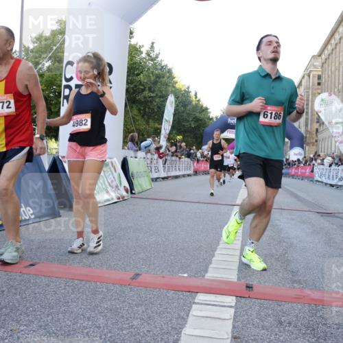 06.09.2026 - CURREX Alsterlauf Yannick Fuchs http://msf.ph/oto/10138904 06.09.2026 09:45:47 Ziel 2054, 3602, 3956, 4341, 4372, 4828, 4982, 5123, 5697, 6113, 6186, 6401, 6449, 8228 meine-sportfotos.de