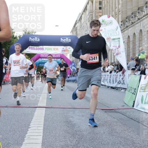 06.09.2026 - CURREX Alsterlauf Yannick Fuchs http://msf.ph/oto/10139000 06.09.2026 09:45:49 Ziel 2054, 3602, 3956, 4341, 4372, 4828, 4982, 5123, 6072, 6113, 6186, 6401, 6449, 8193, 8228 meine-sportfotos.de