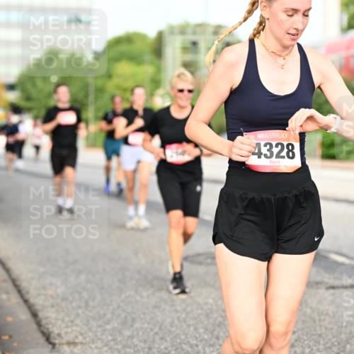 06.09.2026 - CURREX Alsterlauf Dr. Thomas Lammeyer http://msf.ph/oto/10139149 06.09.2026 10:05:58 Laufen 4328 meine-sportfotos.de