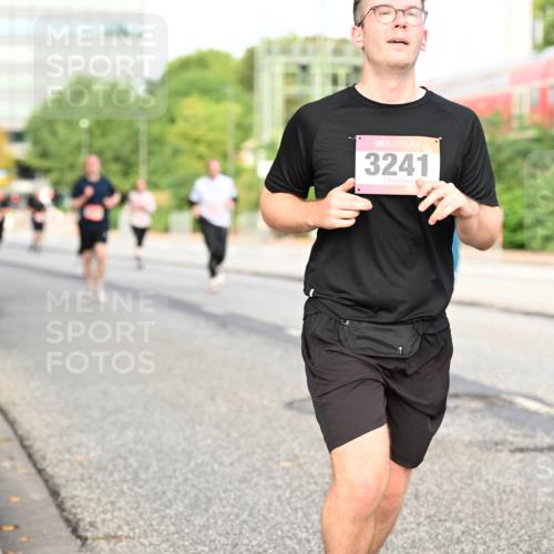 06.09.2026 - CURREX Alsterlauf Dr. Thomas Lammeyer http://msf.ph/oto/10139185 06.09.2026 10:06:02 Laufen 3241 meine-sportfotos.de