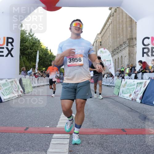 06.09.2026 - CURREX Alsterlauf Yannick Fuchs http://msf.ph/oto/10139243 06.09.2026 09:45:53 Ziel 2054, 3956, 4341, 4721, 4828, 5123, 6072, 6113, 6186, 8193 meine-sportfotos.de