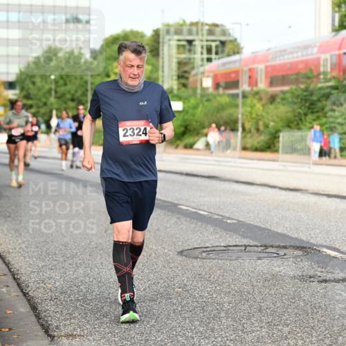 06.09.2026 - CURREX Alsterlauf Dr. Thomas Lammeyer http://msf.ph/oto/10139286 06.09.2026 10:06:13 Laufen 2324 meine-sportfotos.de