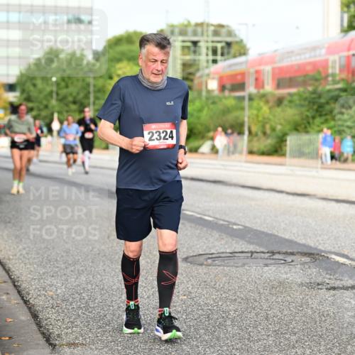 06.09.2026 - CURREX Alsterlauf Dr. Thomas Lammeyer http://msf.ph/oto/10139288 06.09.2026 10:06:13 Laufen 2324 meine-sportfotos.de