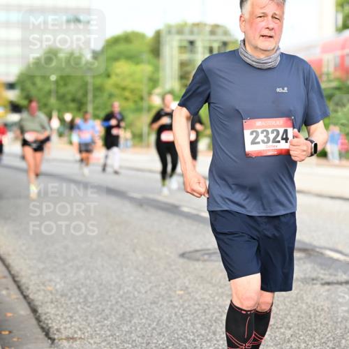 06.09.2026 - CURREX Alsterlauf Dr. Thomas Lammeyer http://msf.ph/oto/10139300 06.09.2026 10:06:14 Laufen 2324 meine-sportfotos.de